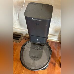 iRobot Roomba Self-Emptying Robot Vacuum in Black